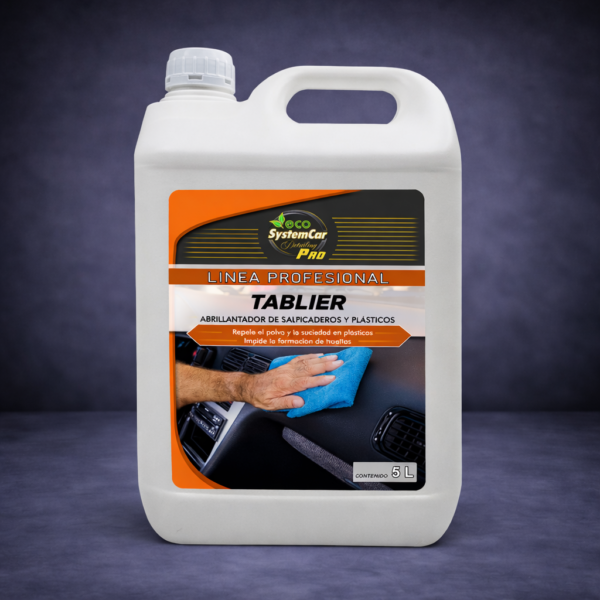 Limpiador de salpicaderos y plásticos del vehículo